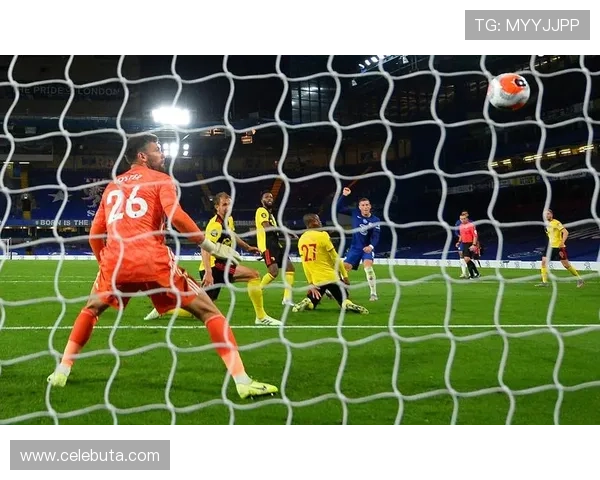 足球真人秀展现足球比赛中的精彩瞬间与战术分析，提升你的足球知识与观赛体验